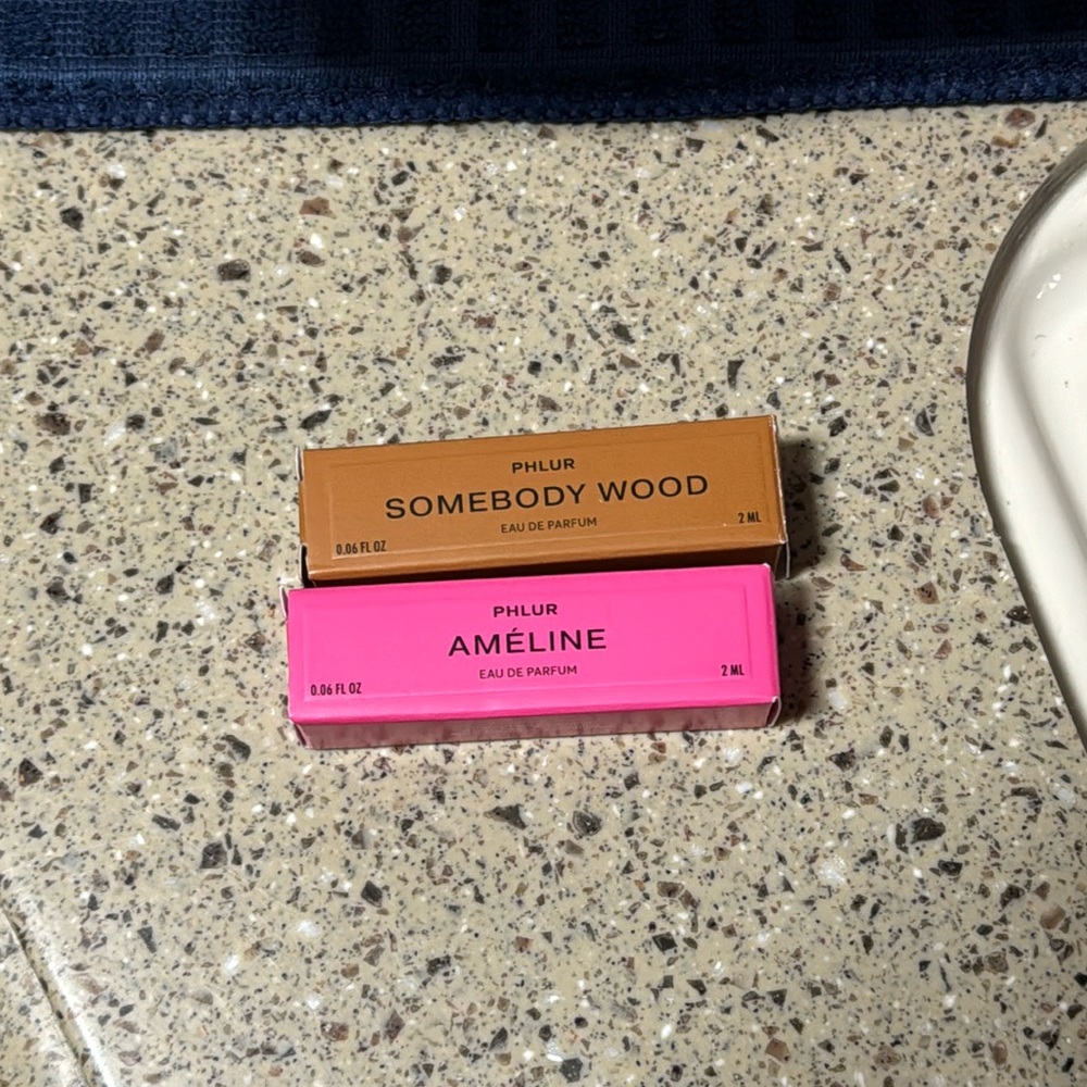 Phlur perfume sample